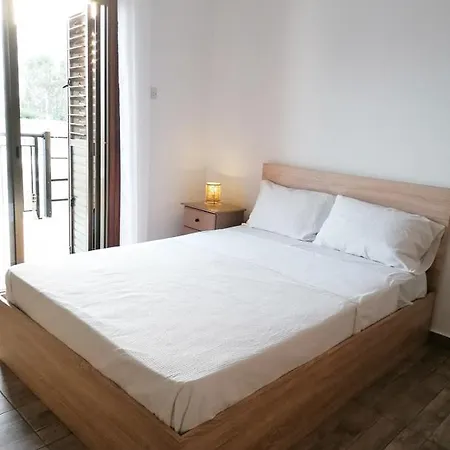 The Host - Women And Couples Only *