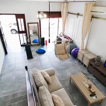 The Host - Women And Couples Only Habitación en casa particular Paphos