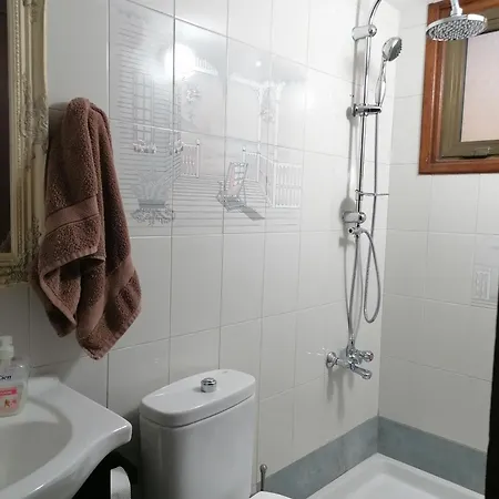 The Host - Women And Couples Only Habitación en casa particular Paphos