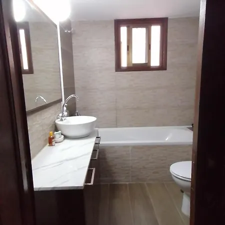 The Host - Women And Couples Only Habitación en casa particular Paphos