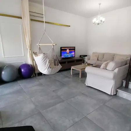 The Host - Women And Couples Only Privatunterkunft Paphos