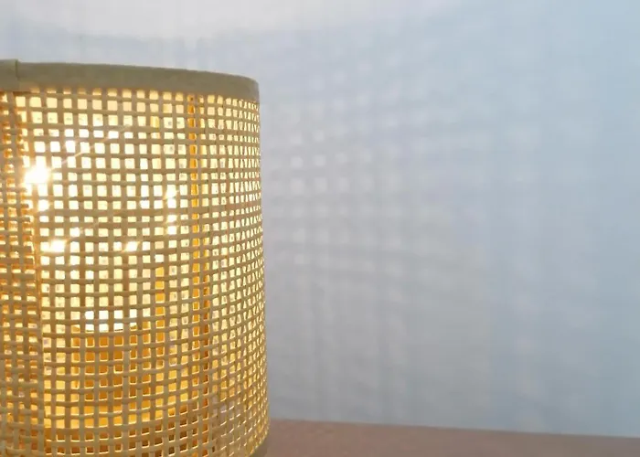 Проживание в семье The Host - Women And Couples Only *