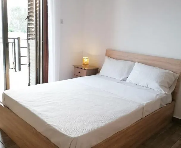 The Host - Women And Couples Only *