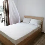 Homestay The Host - Women And Couples Only *